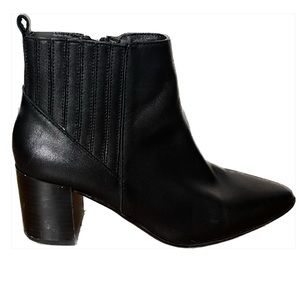 Blonde Black Leather Healed Ankle Booties, size 6